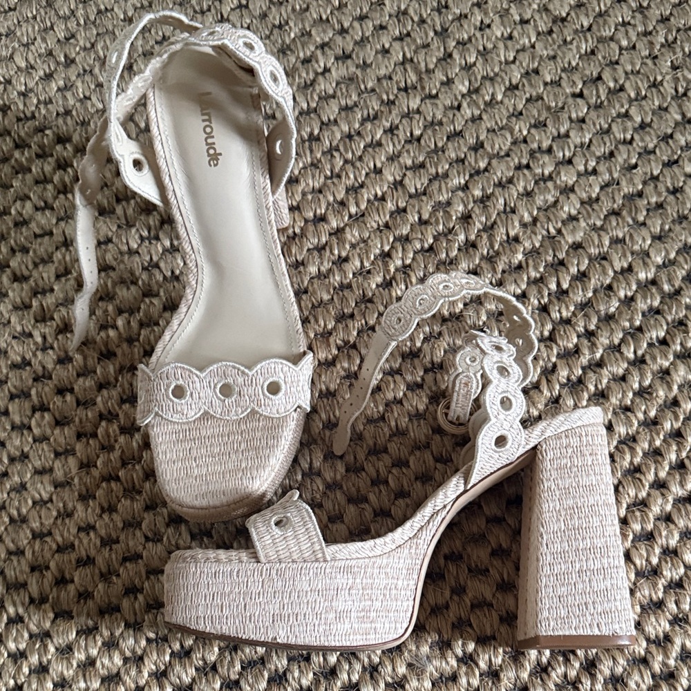 Women's larroude Cream Platform Sandals size 9, worn once, great condition